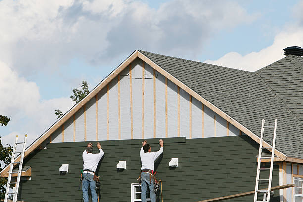 Professional Siding technician working in Elk Grove Village, IL